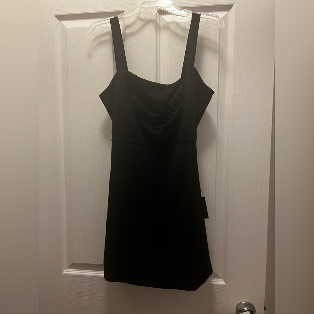 Lulu’s sexy little black dress